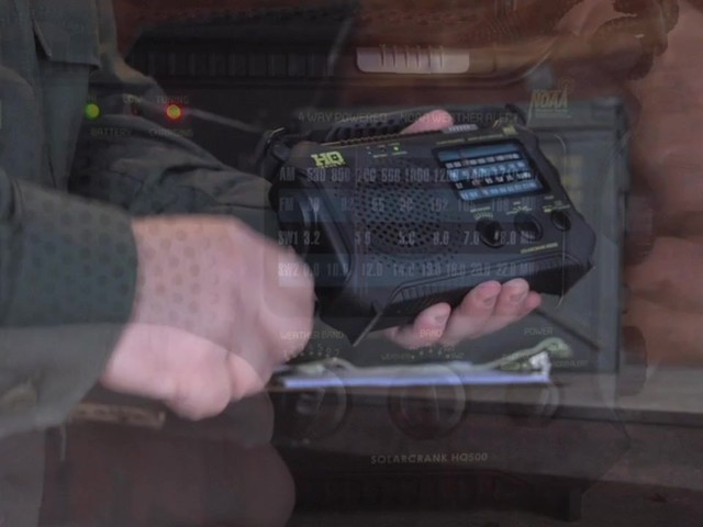 HQ ISSUE Multi-Band Solar/Dynamo Radio - image 4 from the video